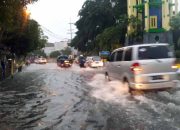 Diguyur Hujan Deras 1 Jam, Beberapa Ruas Jalan Di Jombang Terendam Air