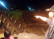 Astaga, Diterjang Banjir Jembatan Gondangmanis Ambruk