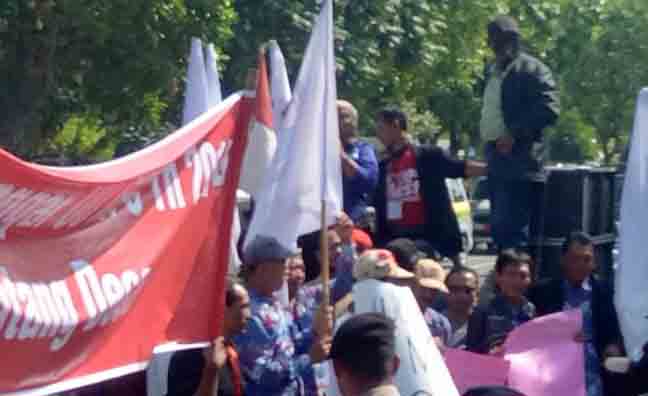 Tolak Masa Jabatan 10 Tahun, PPDI  Demo Kantor Bupati Jombang