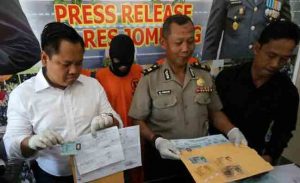 Polres Jombang Tangkap Tiga Tersangka Pemalsuan e-KTP Dan KK