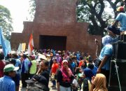 Warga Lakardowo Gelar Demo, Tolak Perluasan Pabrik Pengolahan Limbah B3