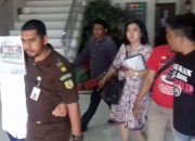 PPK Kementrian PUPR  Menangis Saat Ditahan Kejaksaan