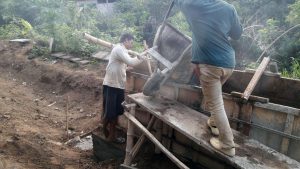 Gila,,,,Proyek Rp 136,989 M BBWS Brantas, Pemadatan Cor Menggunakan Potongan Bambu