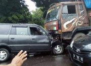 Kijang LGX  Ringsek Disruduk Fuso Di Balongbendo, Satu Orang Tewas