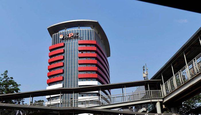 Wali Kota Kendari dan Ayahnya, Terjaring OTT KPK ?