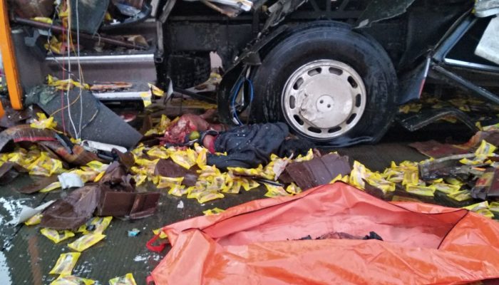 Bus PO Subur Jaya Tabrak Tronton Di Tol Ngawi, 1 Orang Tewas