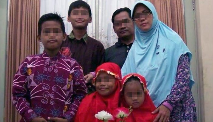 Miris, Ini Ternyata Sosok Ibu yang Ajak 4 Anaknya Bom Bunuh Diri Di Surabaya