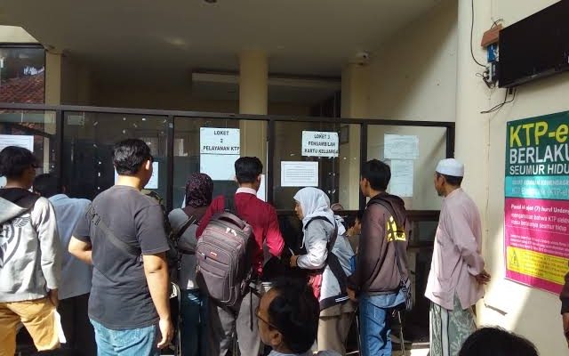 Pelayanan Buruk, Warga Minta Pegawai Disdukcapil Pandeglang Di Pecat
