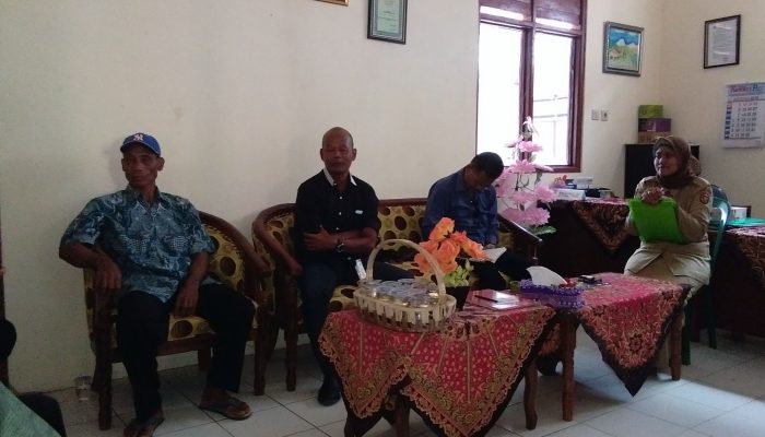 Kecewa Dengan Pelayanan, Warga Di Ngawi Tuntut Kasun Dipecat