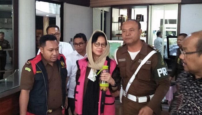 Kejagung Tahan Mantan Dirut Pertamina, Karen Galaila Agustiawan