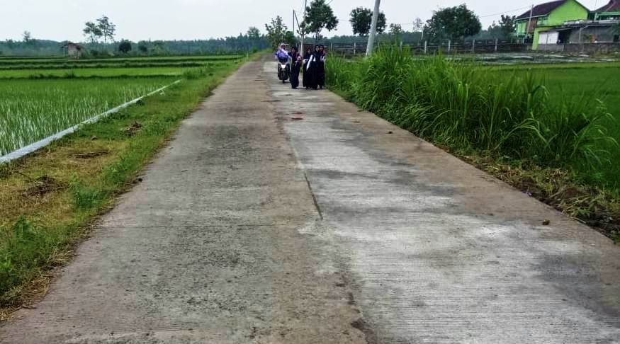 Kok Bisa..Jalan Rabad Beton Di Desa Tondowulan Baru 5 Bulan Dibangun Sudah Hancur