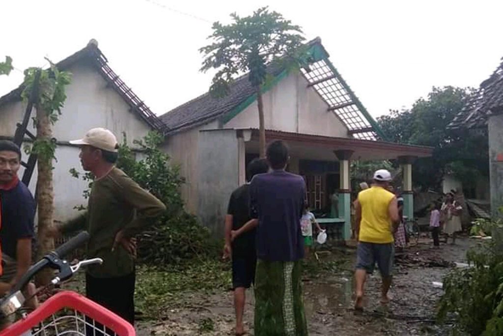 Puting Beliung Sapu Jombang, Ratusan Rumah Rusak Parah