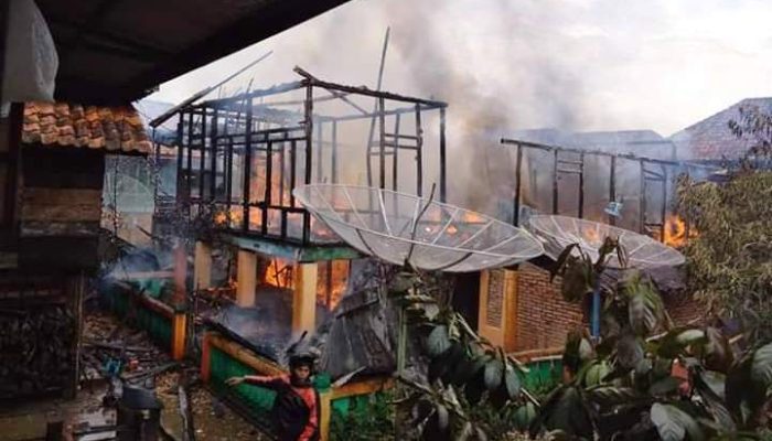 Empat Rumah Panggung Di Desa Muara Gula Lama Dilahap “Sijago Merah”