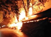 Kebakaran, Puluhan Kios Di Pasar Legi Jombang Ludes