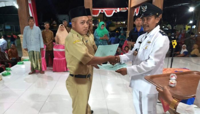 Kades Gumulan Resmi Melantik Dua Perangkat Desa