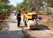 Percepat Pembangunan Pemdes Brubuh, Bangun Jalan Lapen