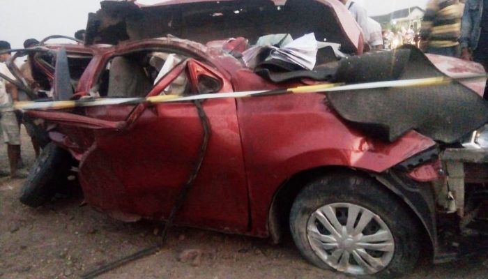 Ngeri 4 Orang Tewas, Akibat Kecelakaan Mobil Dengan KA Di Jombang
