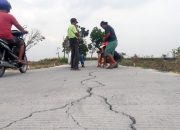 Dua Bulan Dibangun Jalan Rabad Beton Di Kendal Sudah Rusak