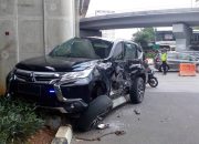 Bus Transjakarta Tabrak Pajero Yang Ditumpangi Istri Irjen Boy Rafli