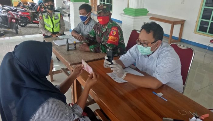 Desa Jatiduwur Salurkan Bansos Rp 600 Ribu Untuk 100 KK