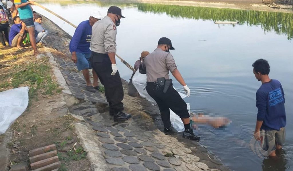 Sesosok Mayat Wanita Ditemukan Di Jombang Mengapung Dianak Sungai Brantas