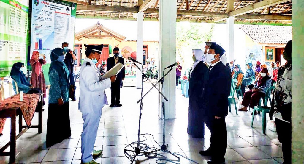 Kades Balongsari Nur Wakid, Resmi Melantik Dua Perangkat Desa Baru