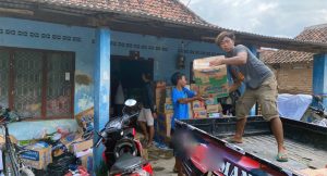 Tuntut Bantuan Banjir Bandarkedungmulyo Dibagikan, Puluhan Warga Nglurug Rumah Pak Modin