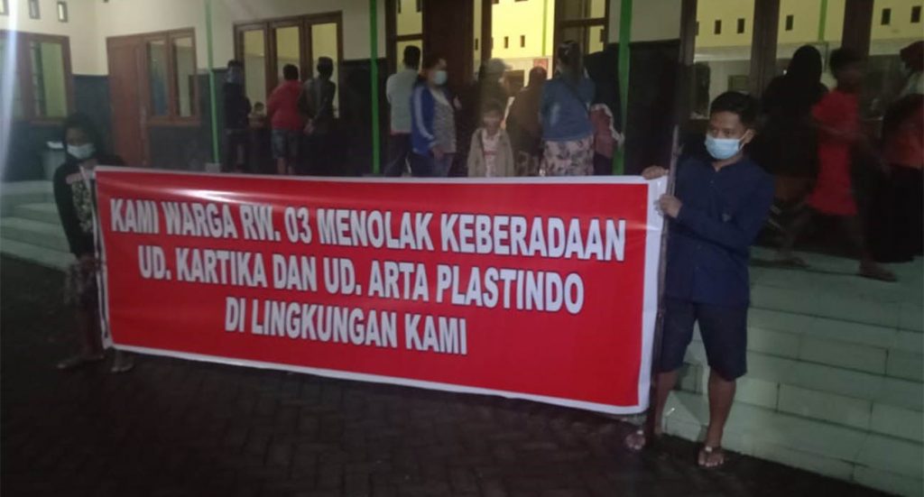 Tolak Pabrik Limbah Plastik, Puluhan Warga Plosokerep Gruduk Kantor Desa