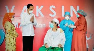 Jokowi Tinjau Vaksinasi Massal Di Jombang