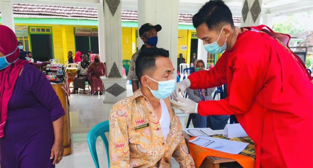 Warga Kauman Kabuh Antusias Ikut Vaksinasi Covid-19