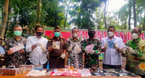 Kejari Jombang Musnahkan 5.740 Selop Rokok Ilegal dan Narkoba