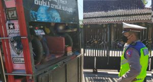 Di Grobogan, Temukan Truk Angkut 16 Pemudik 2 Diantaranya Balita, Berjubel Dengan Hewan, Dan Motor