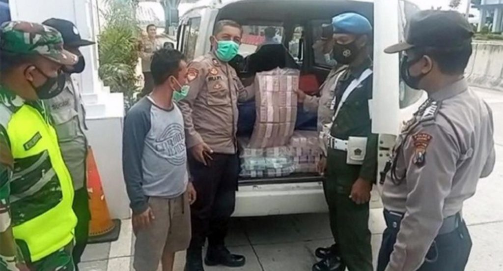 Heboh, Polisi Amankan Granmax Bawa Uang Rp 2,1 Miliar Saat Razia Di Exit Tol Ngawi