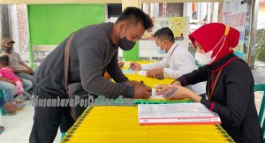 Dinas Perkim Jombang, Salurkan Ongkos Kerja Tahap 1 Program Bedah Rumah Bansos DID Kepada 60 RTLH