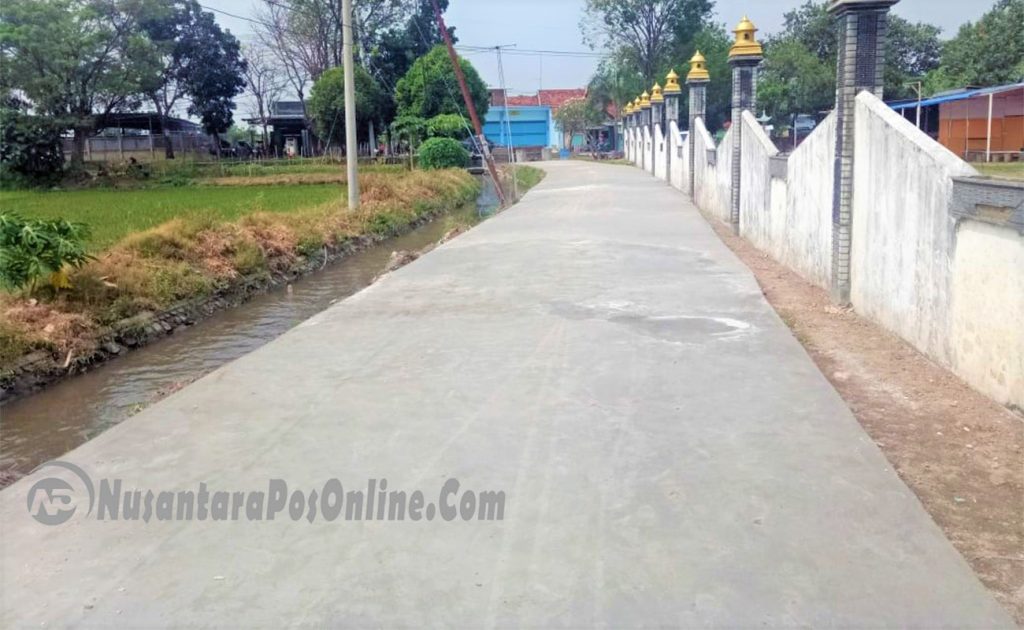 Jalan Rabad beton Desa Denanyar dibiayai Dana Desa 1