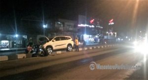 Payah, Tak Ada Rambu, Mobil Tabrak Pembatas Jalan Nasional Depan SPBU Mojongapit
