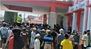 Minta Pulang Paksa Mayat Kasun, Ratusan Warga Lurug RSD Kalisat Jember