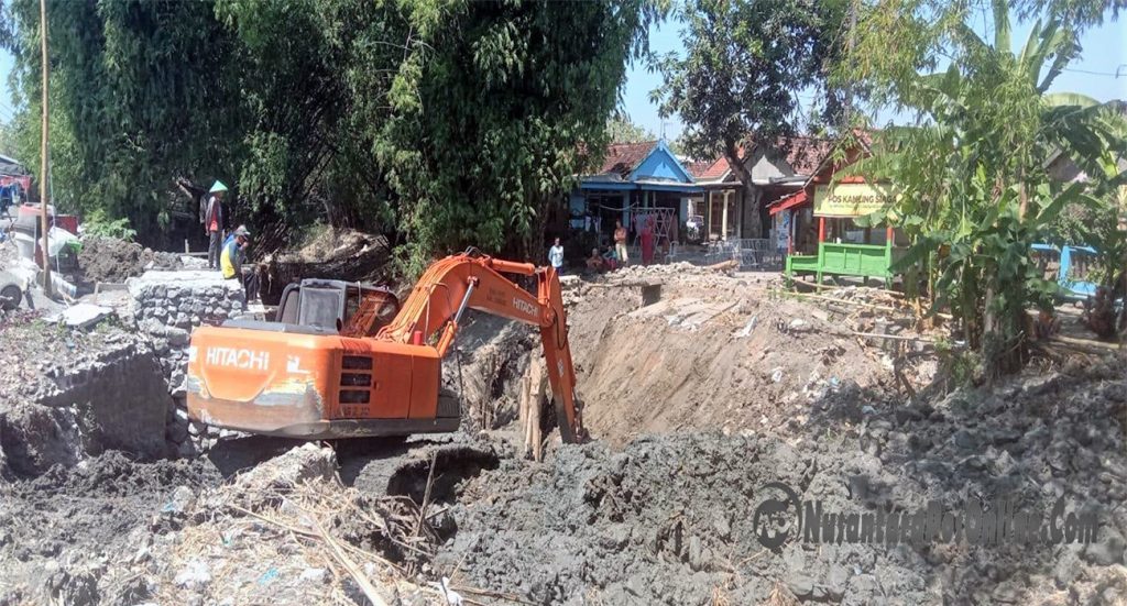 Antisipasi Banjir, Dinas PUPR Jombang Normalisasi  Sejumlah Sungai