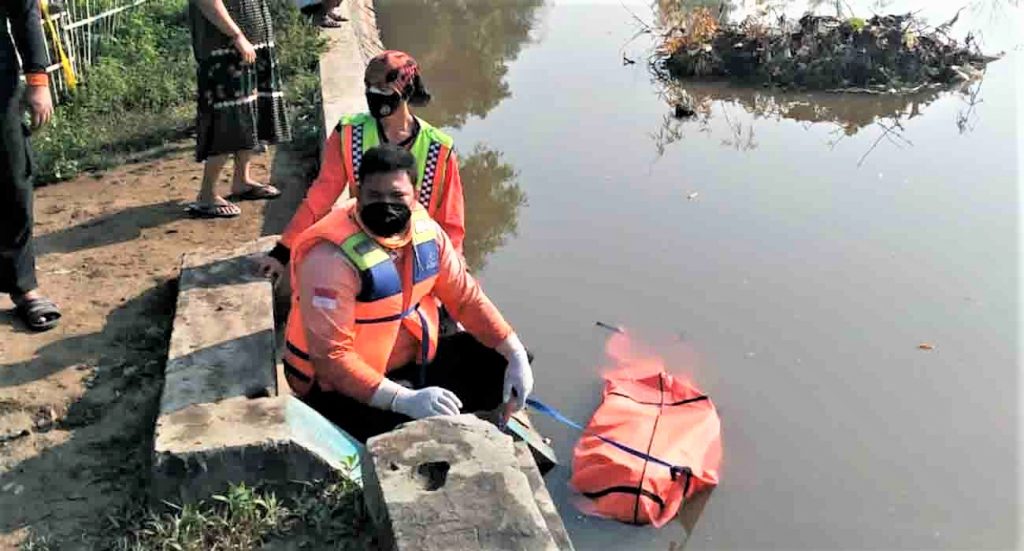 Hilang Dua hari, Kakek Saeran Ditemukan Mengapung Di Sungai Badang Jombang