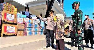 Forkopimda Jombang Serahkan Sarpras Untuk 185 Kampung Tangguh