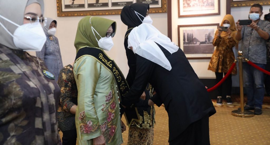 Bupati Mundjidah Wahab Dikukuhkan Jadi Bunda PAUD Jombang Oleh Gubernur Jatim