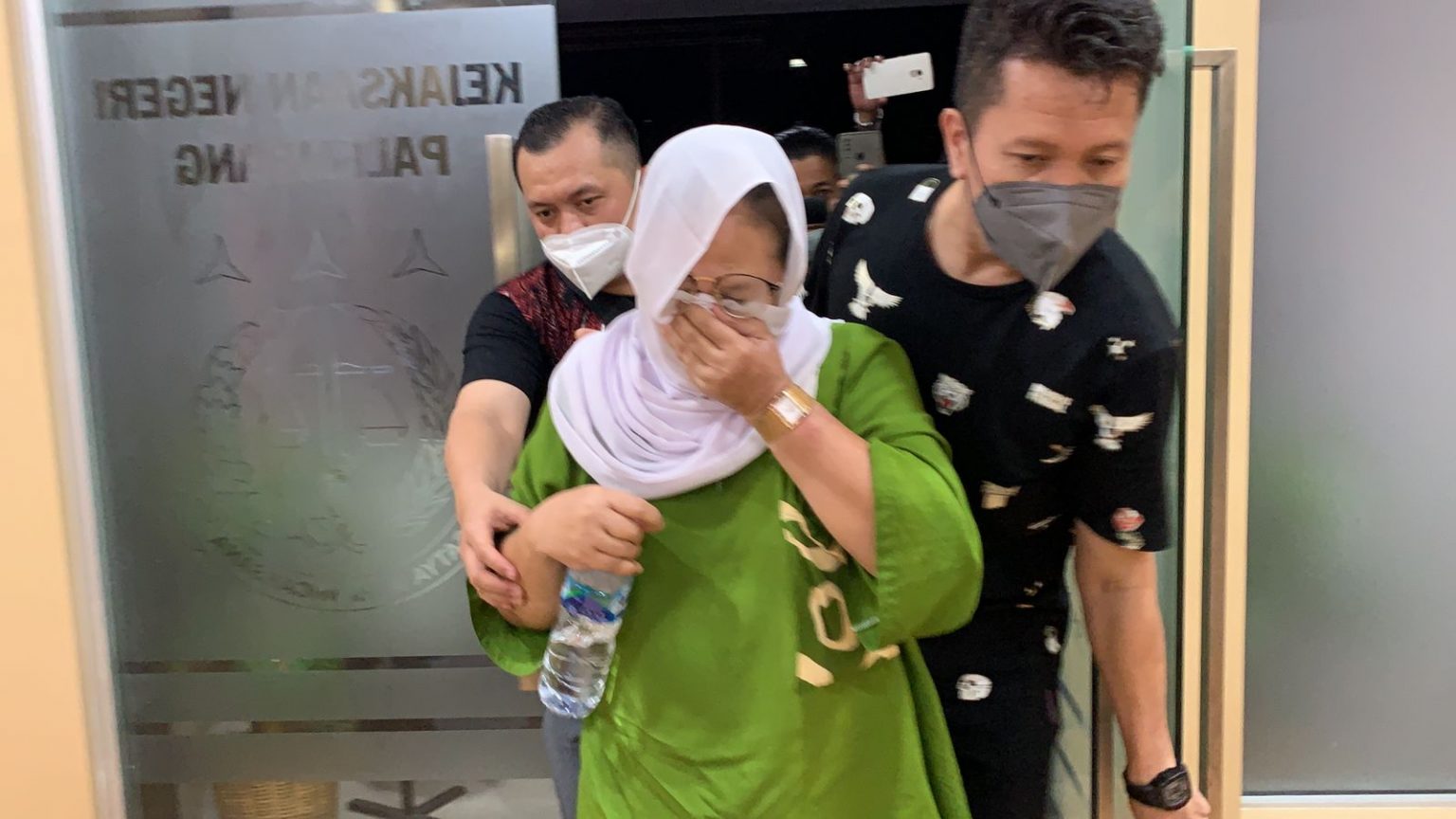 Mantan Kepala Sekolah SDN 79 Palembang Nurmala Dewi ditangkap