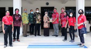 PSMTI Berbagi 409 Paket Sembako Kepada ‘Pasukan Kuning’ Di Jombang
