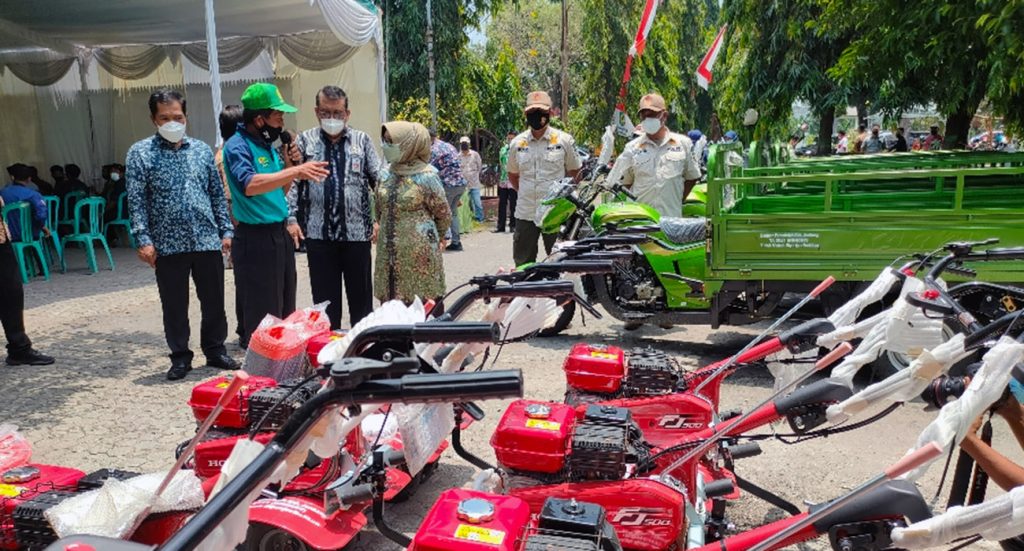 Petani Tembakau Di Jombang Dapat Bantuan Alsintan Dari DBHCHT