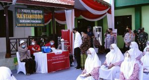 Presiden Didampingi Kapolri Tinjau Vaksinasi Merdeka di Ponpes Dan Tempat Ibadah Se-Indonesia
