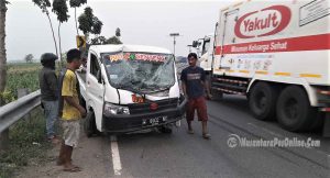Niat Salip Truk, Carry Pickup Ringsek, 1 Orang Pingsan Dilarikan Kerumah Sakit