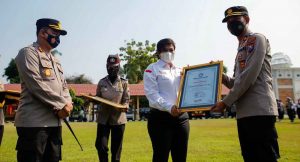 Polres Jombang Terima Penghargaan Dari TRC Perlindungan Perempuan Dan Anak