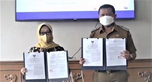 Bupati Jombang Tandatangani MoU E-Office Dan E-Sakip Desa Dengan Bupati Sumedang