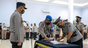 Kapolres Jombang Lantik Kasatresnarkoba, 4 Kapolsek Dan Kasihumas