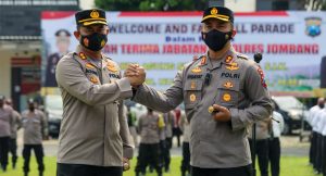 Tradisi Pedang Pora, Sambut Kapolres Jombang Yang Baru